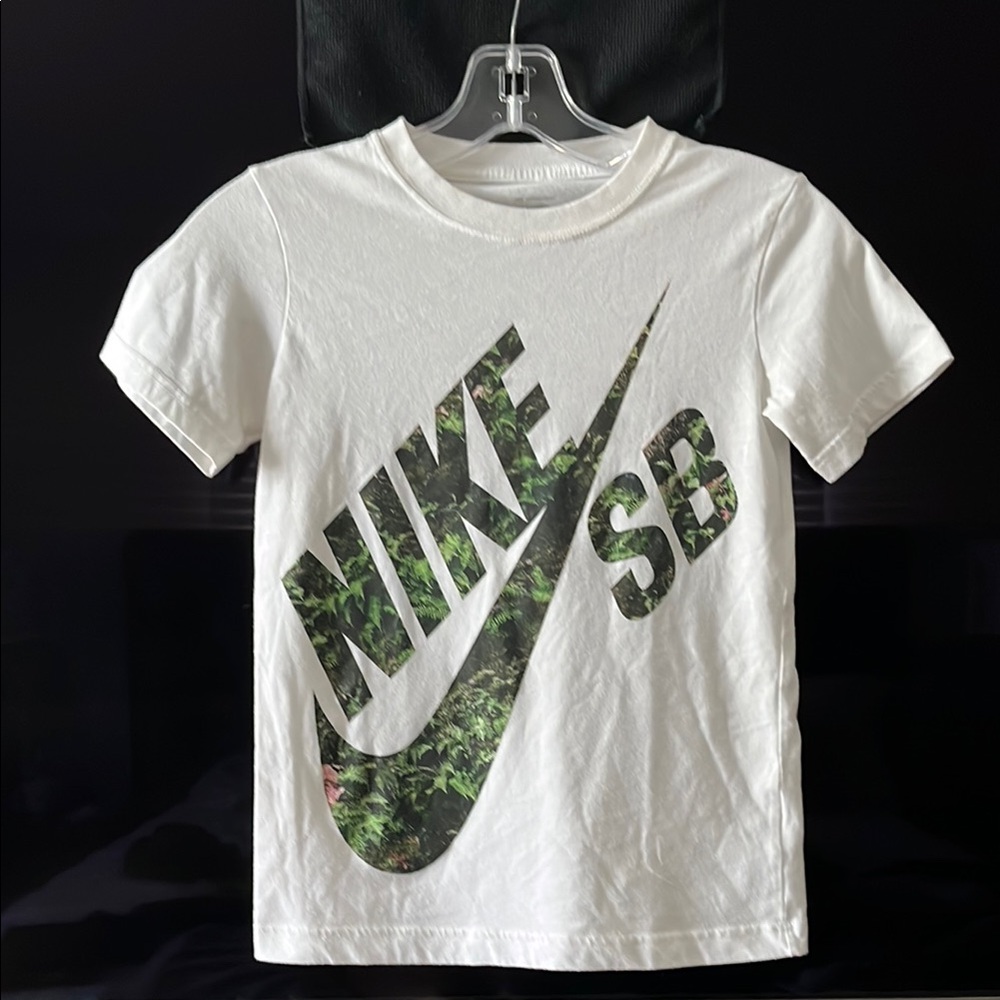 🛍️5️⃣ / 💲2️⃣5️⃣🛍️ - NIKE Kids White Graphic T-Shirt
